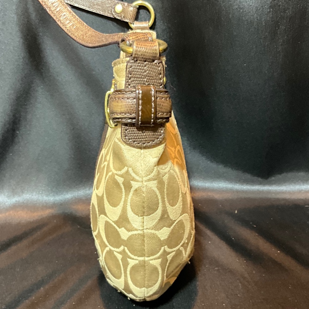 Coach signature beige and brown shoulder bag,  4 “C” emblem.   30-H7Fa - Picture 6 of 9